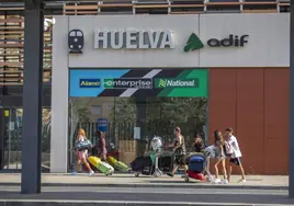 Óscar Puente descarta el AVE a Huelva porque «no compensa»