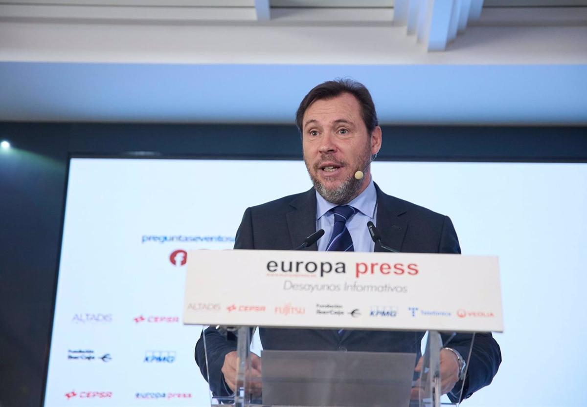 El ministro de Transportes y Movilidad Sostenible, Óscar Puente, este lunes en Madrid
