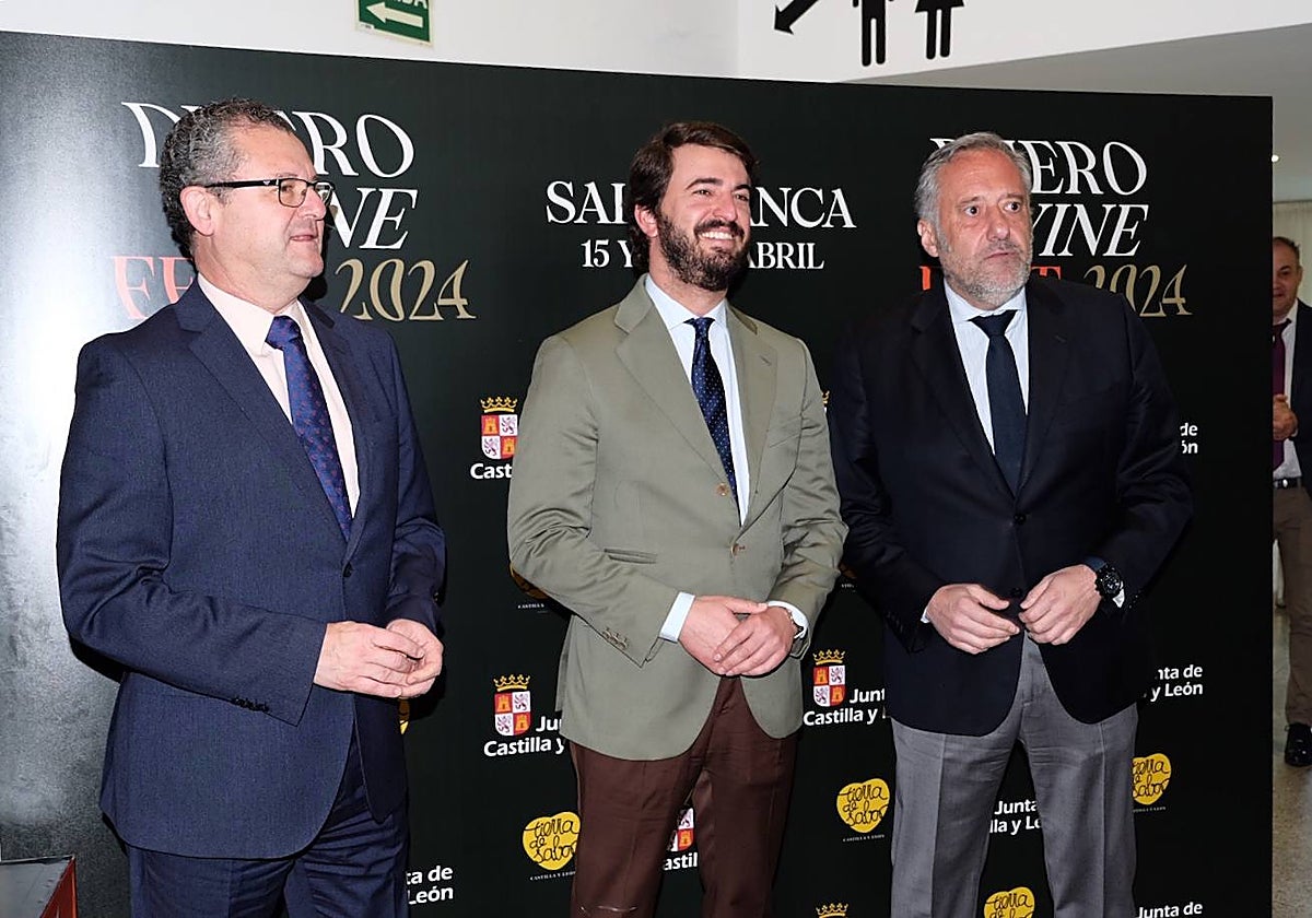 El vicepresidente de la Junta de Castilla y León, Juan García-Gallardo inaugura el congreso Duero Wine 2024 en Salamanca acompañado por el consejero Gerardo Dueñas y el presidente de las Cortes, Carlos Pollán