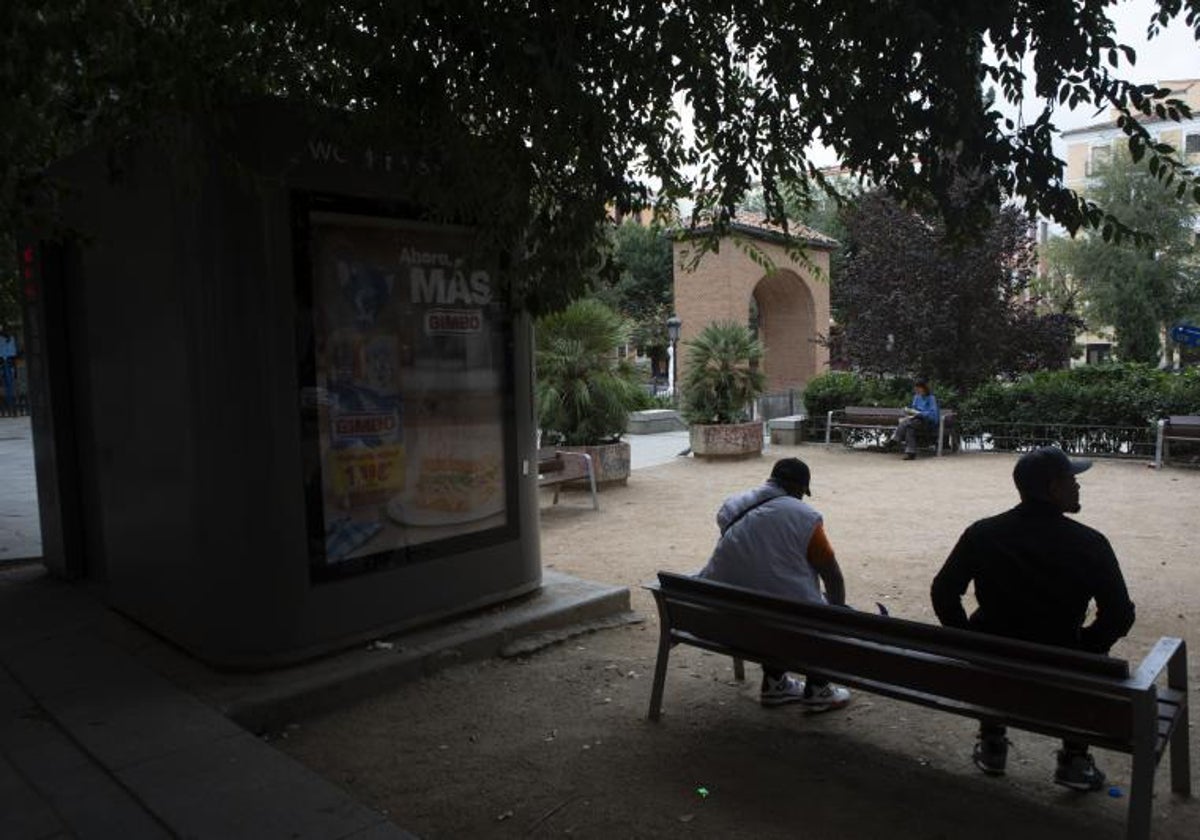 Un rincón al atardecer de la plaza del Dos de Mayo