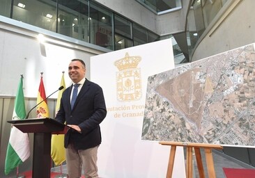 Francis Rodríguez, presidente de la Diputación de Granada, presentando el proyecto