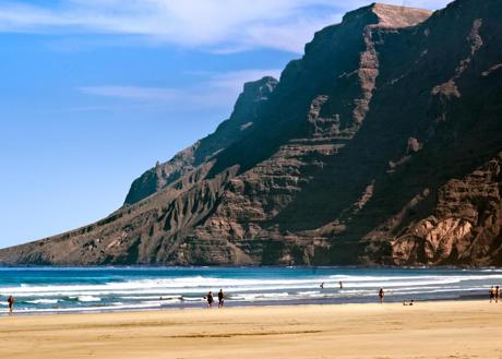 Imagen secundaria 1 - La playa de Canarias que ha sido nombrada una de las mejores del mundo según 'Lonely Planet'