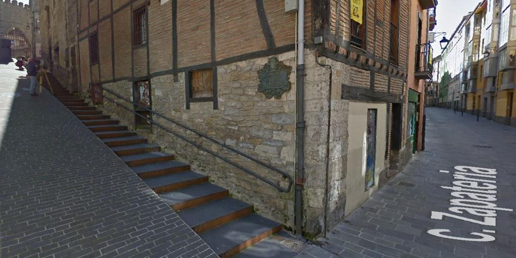Detenido en Vitoria un okupa atrincherado con un cuchillo para complacer a un hombre en la calle