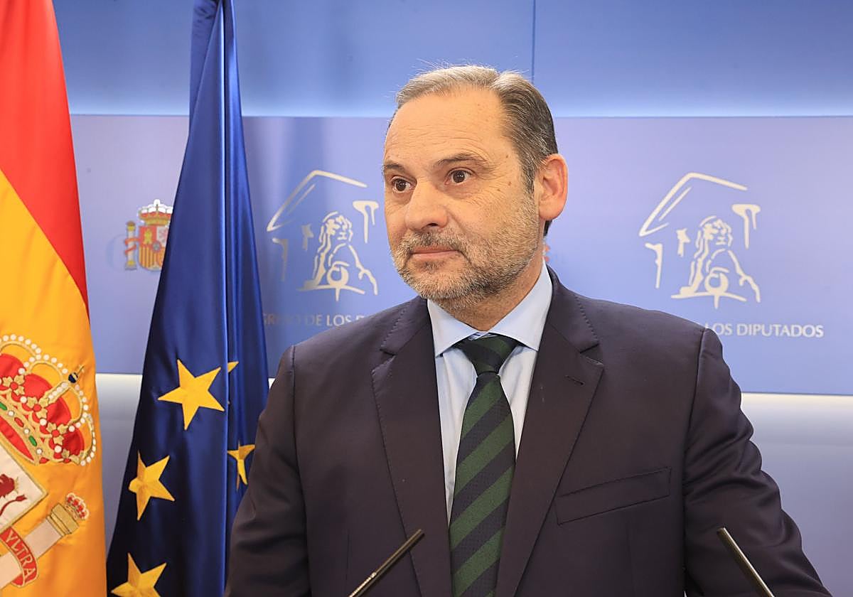 José Luis Ábalos, exministro de Transportes, en una rueda de prensa en el Congreso