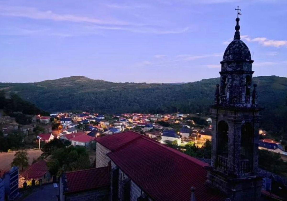 El desconocido pueblo de Galicia donde veranean los mayores multimillonarios del mundo