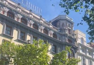 Susto en el hotel NH Abascal al salir ardiendo una butaca en la azotea