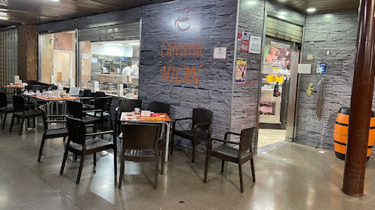 Cierra la popular Cafetería Milán, santuario de los churros con chocolate en Córdoba