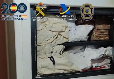 La Policía encuentra un millón de euros en la casa de Chiclana de uno de los detenidos de la red de 'narcotransportistas'