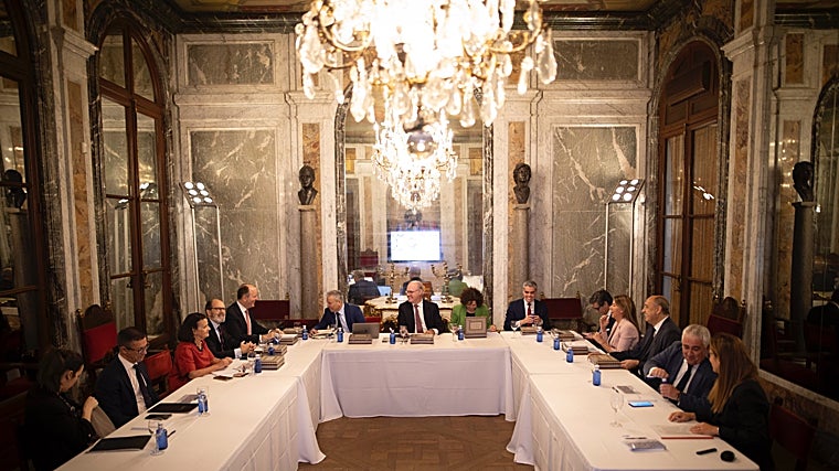 Un momento de la primera reunión de la Fundación, en el Palacio de los Córdova