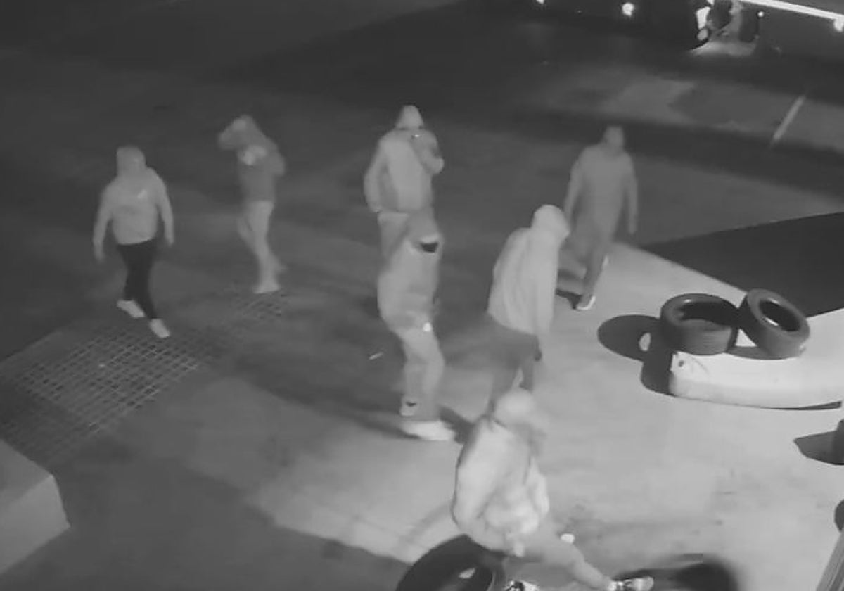 Imagen de las cámaras de seguridad del almacén que fue atacado.