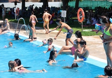 El PSOE propone un horario nocturno en las piscinas municipales toda la semana este verano