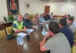 Un instante de la reunión en la Subdelegación del Gobierno con las hermandades del Rocío de Córdoba