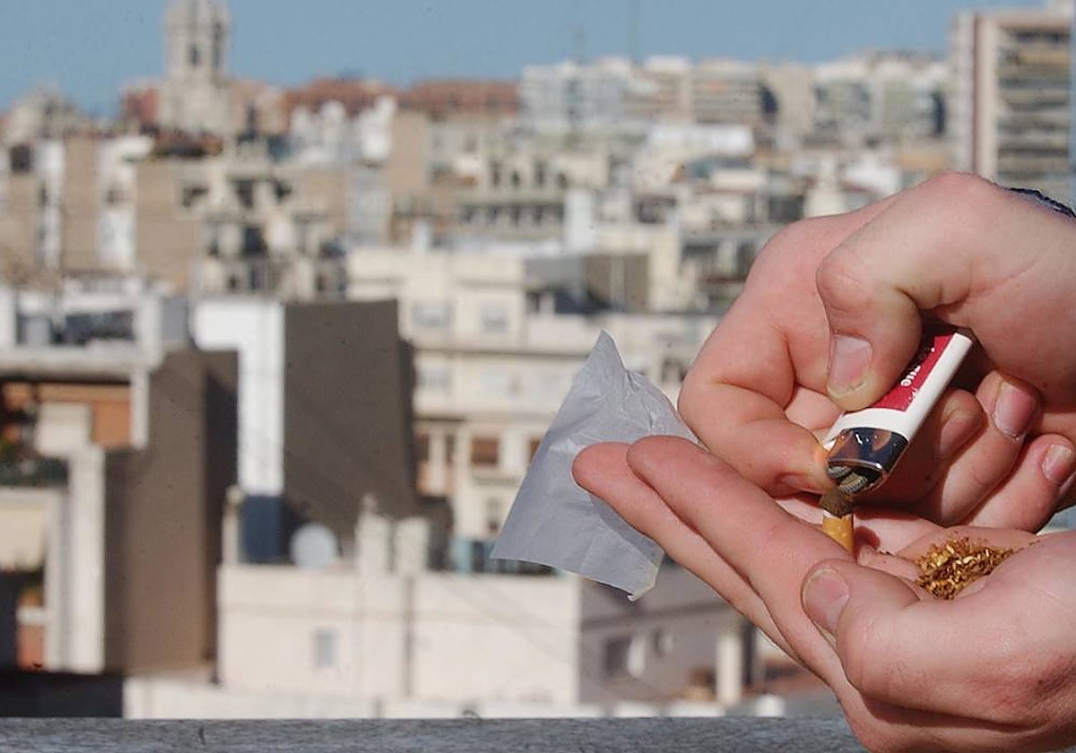 Alerta por los efectos negativos de la droga más consumida en España en la fertilidad femenina y masculina