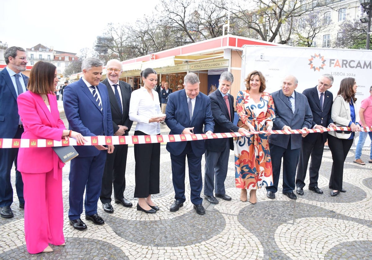 García-Page durante la inauguración de Farcama en Lisboa