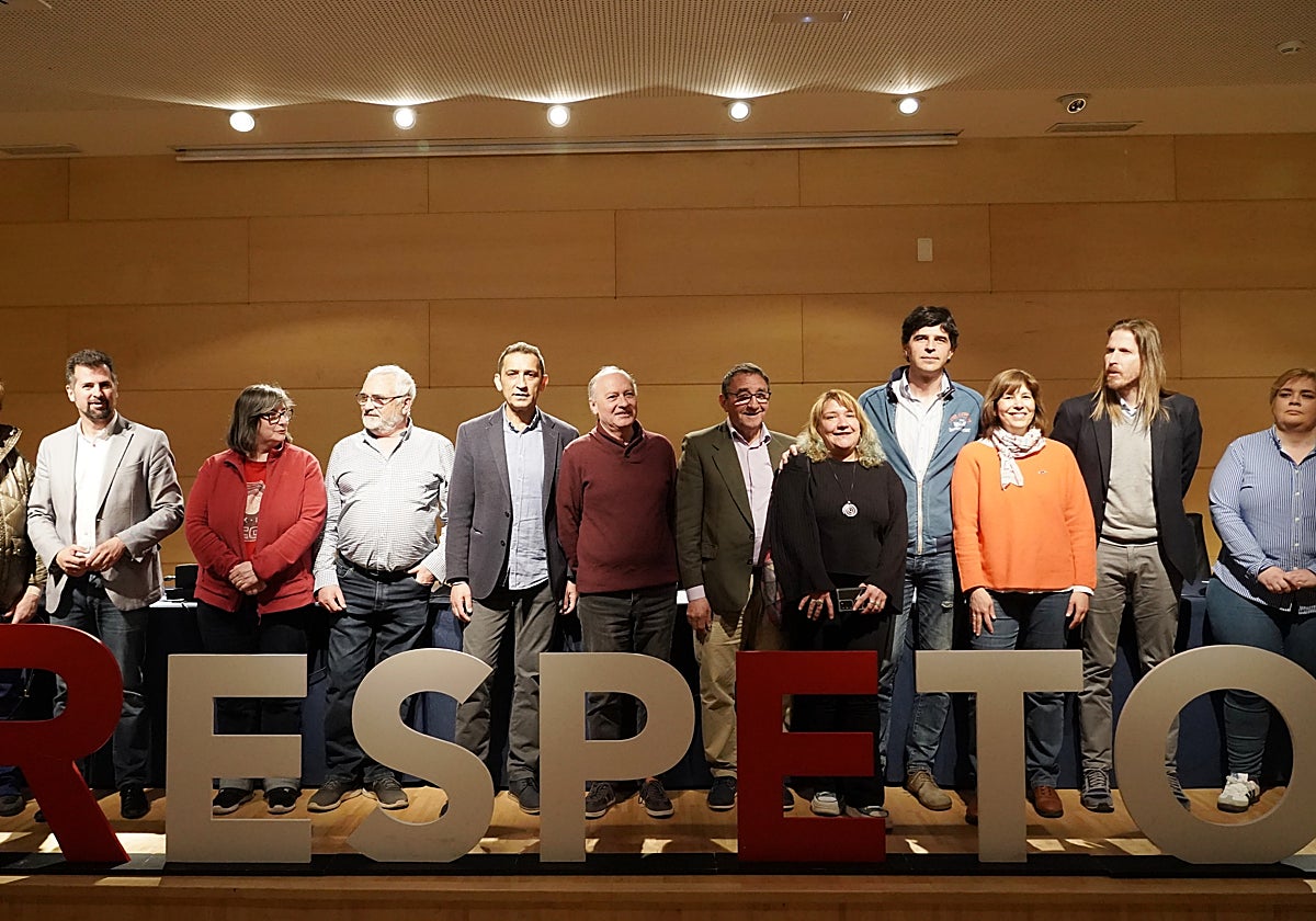 Representantes de los colectivos firmantes del Manifiesto, en las Cortes de Castilla y León