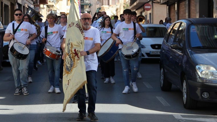 Pasacalles con la Societa Musical de Crevillent y músicos de las escuelas locales.