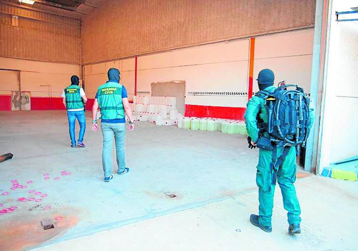 La Guardia Civil, en una intervención contra narcogasolineras