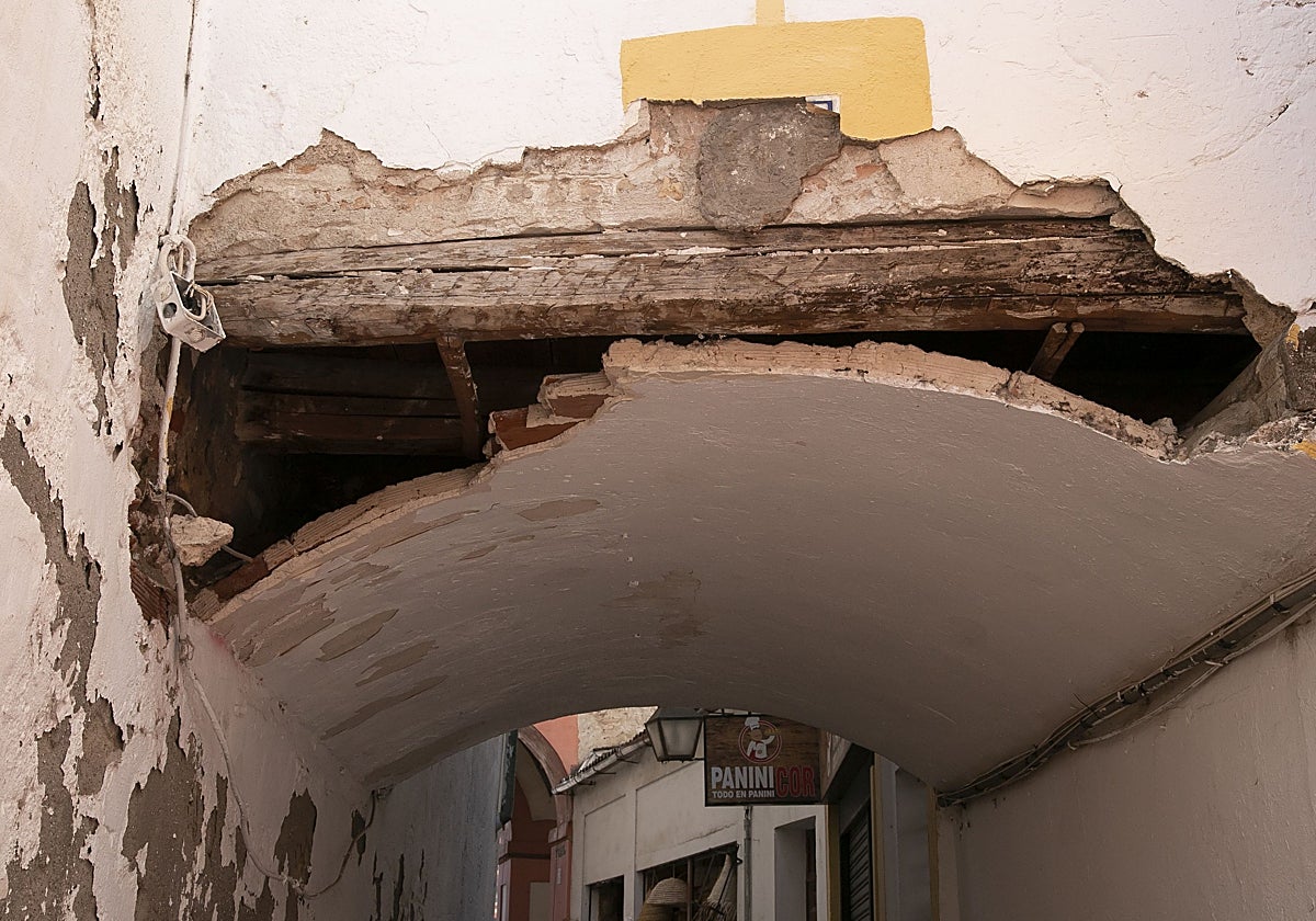 Desperfectos en el arco del camarín de la Virgen del Socorro