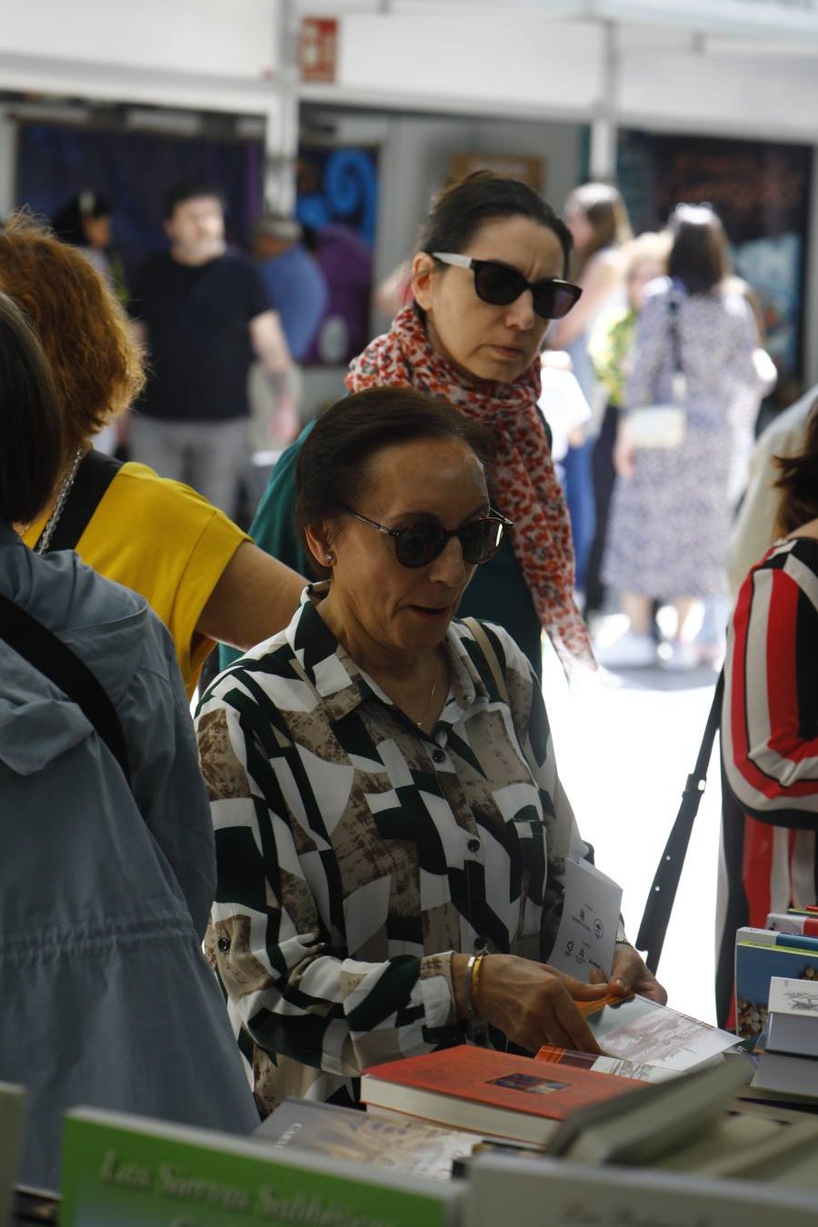 Las imágenes de la Feria del Libro de Córdoba en un domingo de gran ambiente
