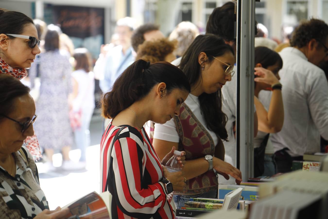 Las imágenes de la Feria del Libro de Córdoba en un domingo de gran ambiente