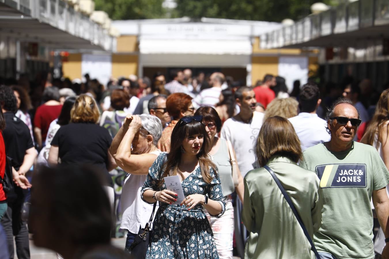 Las imágenes de la Feria del Libro de Córdoba en un domingo de gran ambiente