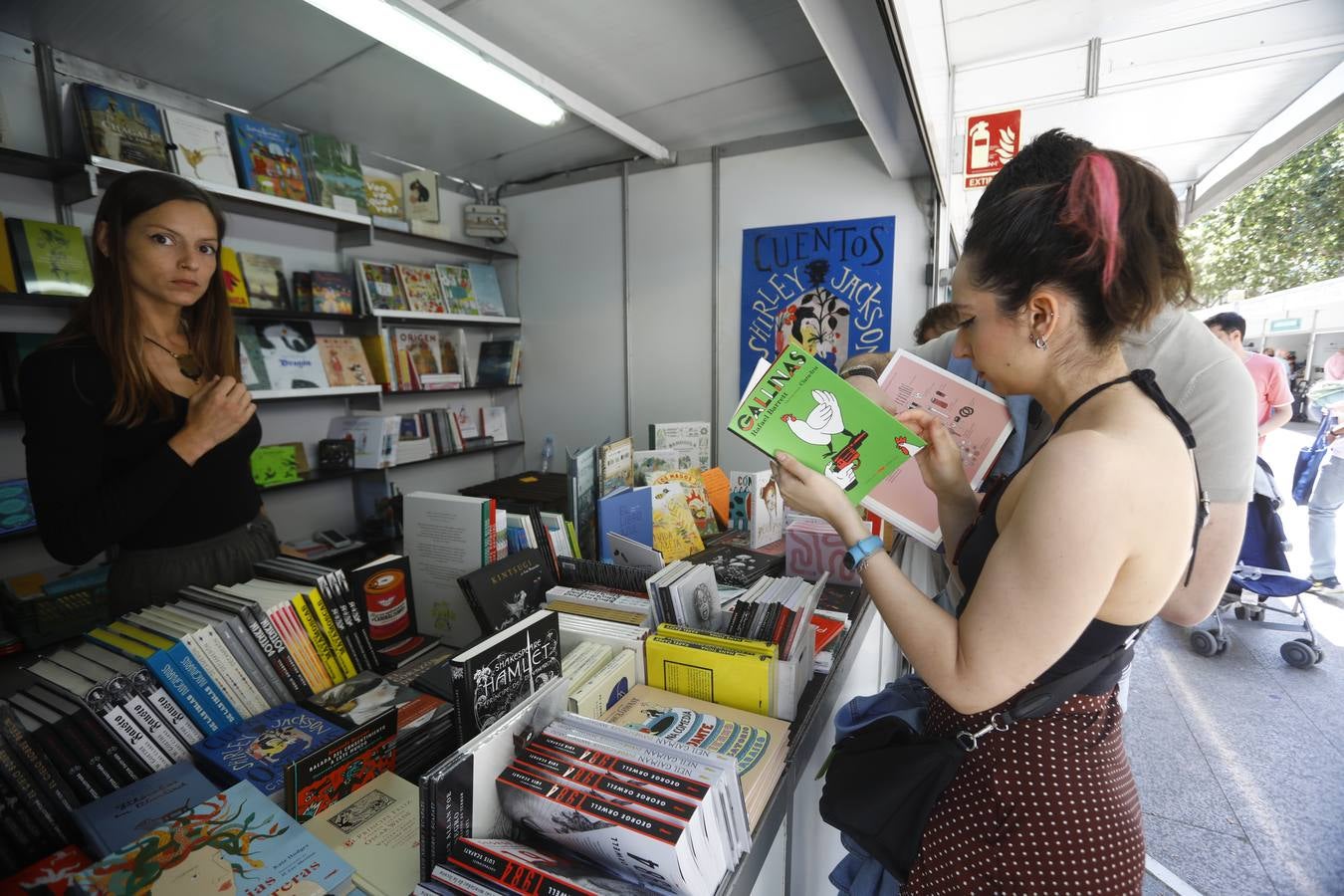 Las imágenes de la Feria del Libro de Córdoba en un domingo de gran ambiente