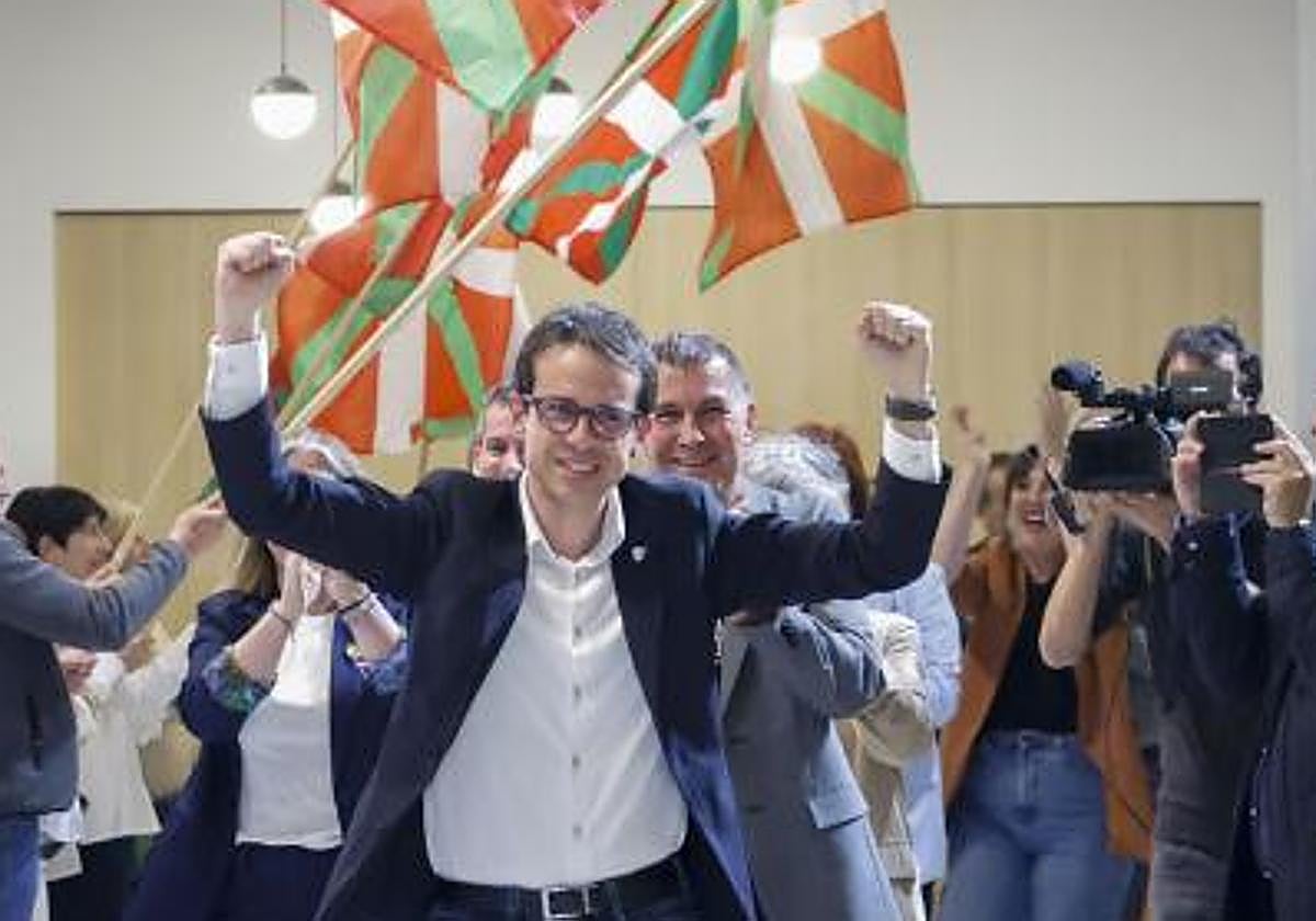 Otegi y Otxandiano celebra el empate a escaños con los peneuvistas, quedando como segunda fuerza política vasca