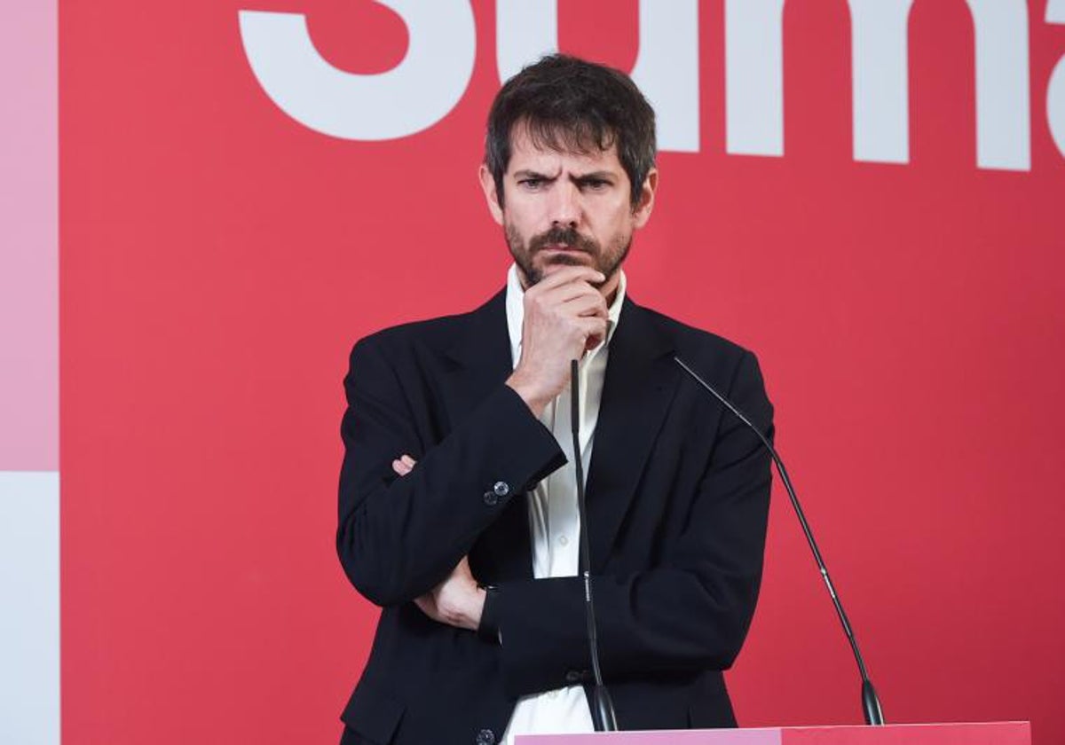 El portavoz de Sumar, Ernest Urtasun, durante una rueda de prensa para valorar los resultados de las elecciones vascas, en el Espacio Rastro, a 22 de abril