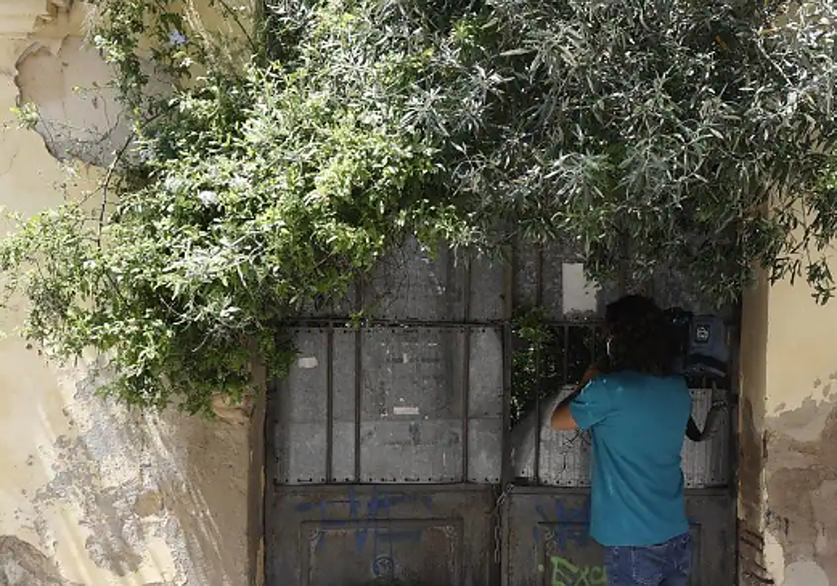 Imagen de archivo de la casa abandonada donde dos niñas sufrieron una violación grupal en Burjassot (Valencia)