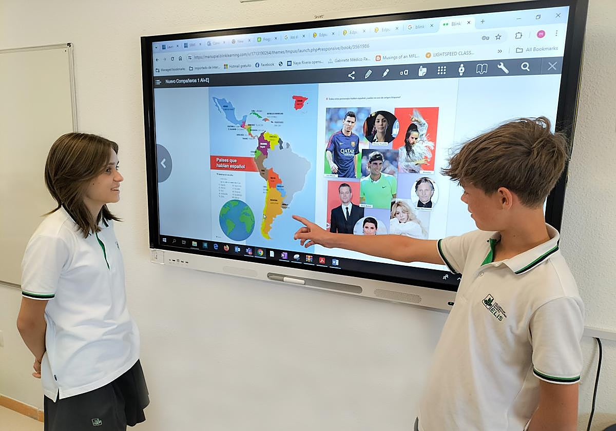 Estudiantes extranjeros aprenden español en El Limonar International School de Villamartín, en San Miguel de Salinas (Vega Baja de Alicante)