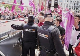 Los abucheos y la presencia de manifestantes obligan a suspender las actividades festivas en León