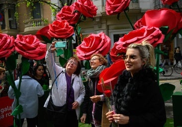 ¿Qué se celebra en Sant Jordi y por qué se regala un libro y una rosa?