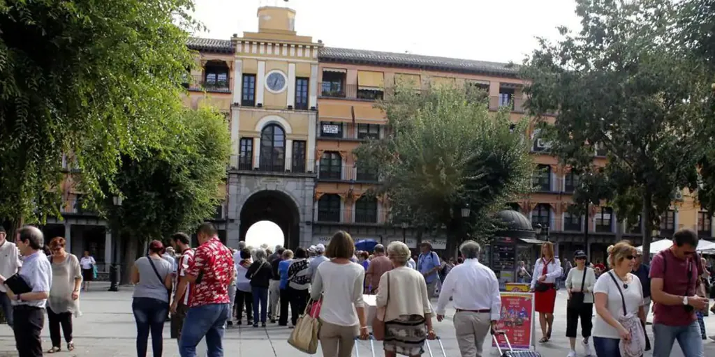 Toledo estudia cobrar una tasa turística para que los visitantes «dejen algo en la ciudad»