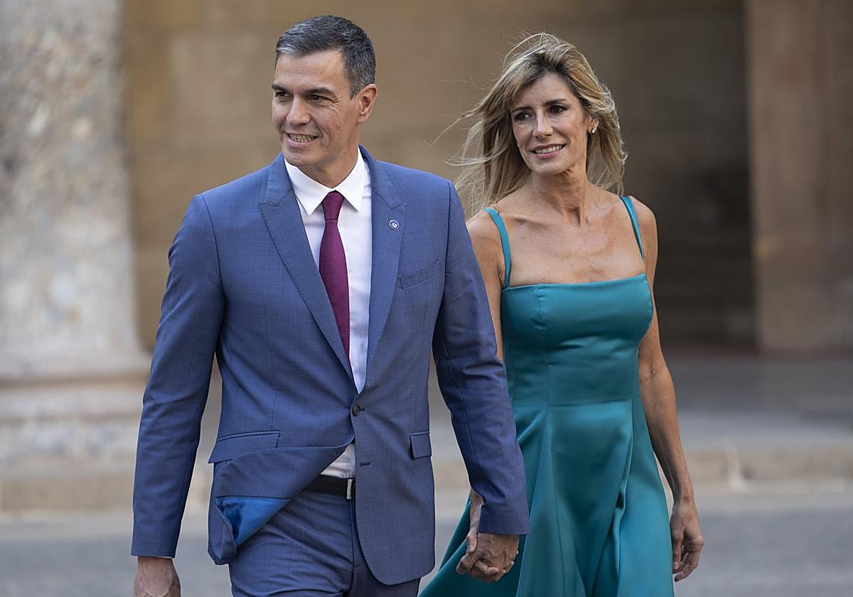 https://s1.abcstatics.com/abc/www/multimedia/espana/2024/04/27/begona-gomez-pedro-sanchez-ksuF-U602235910271pr-1200x840@diario_abc.jpg