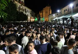 Santa Marina, masificada durante las Cruces de Mayo de Córdoba: los vecinos denuncian inseguridad