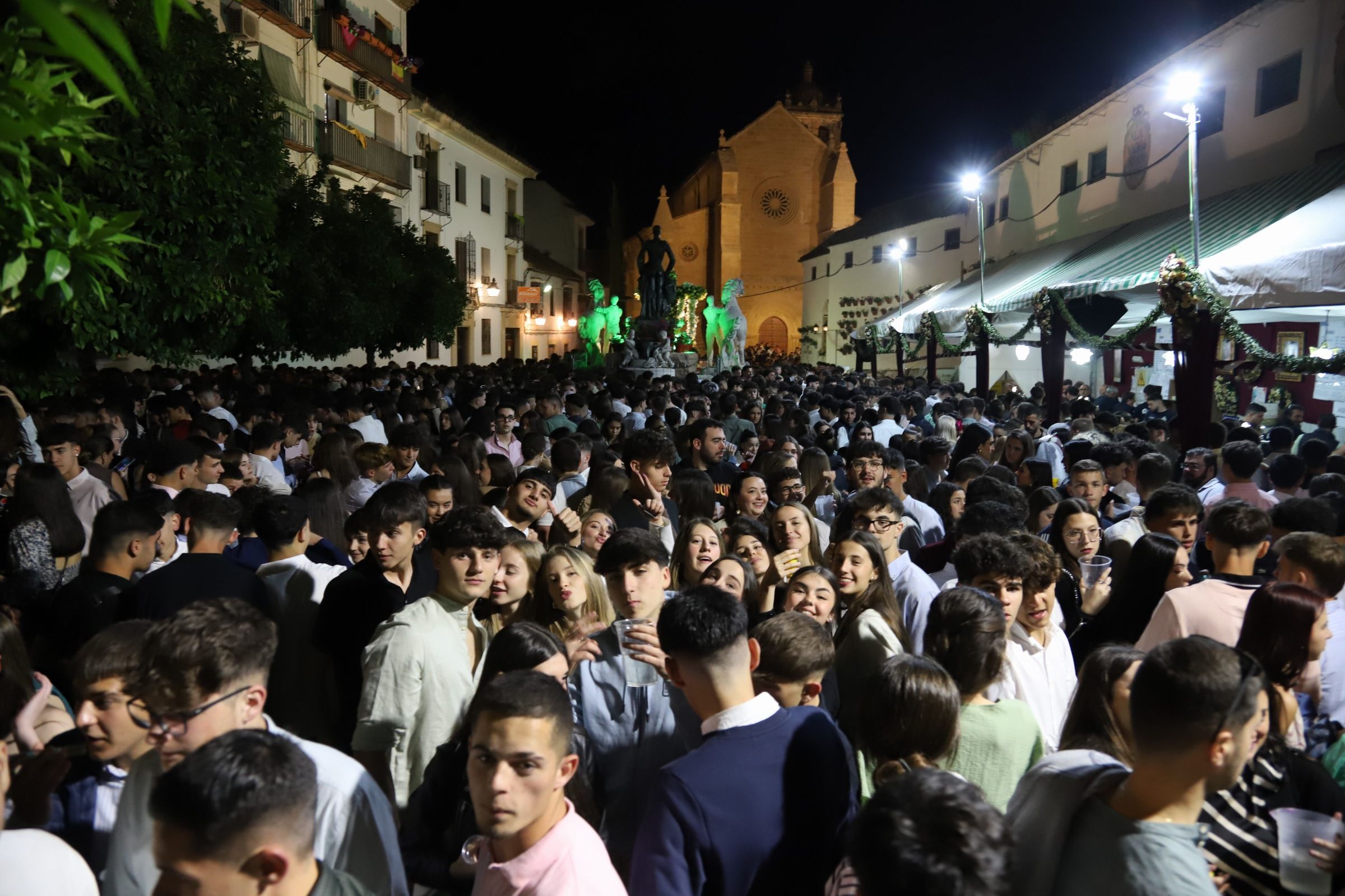 Fotos: El ambiente en las Cruces de Mayo la primera noche de la fiesta