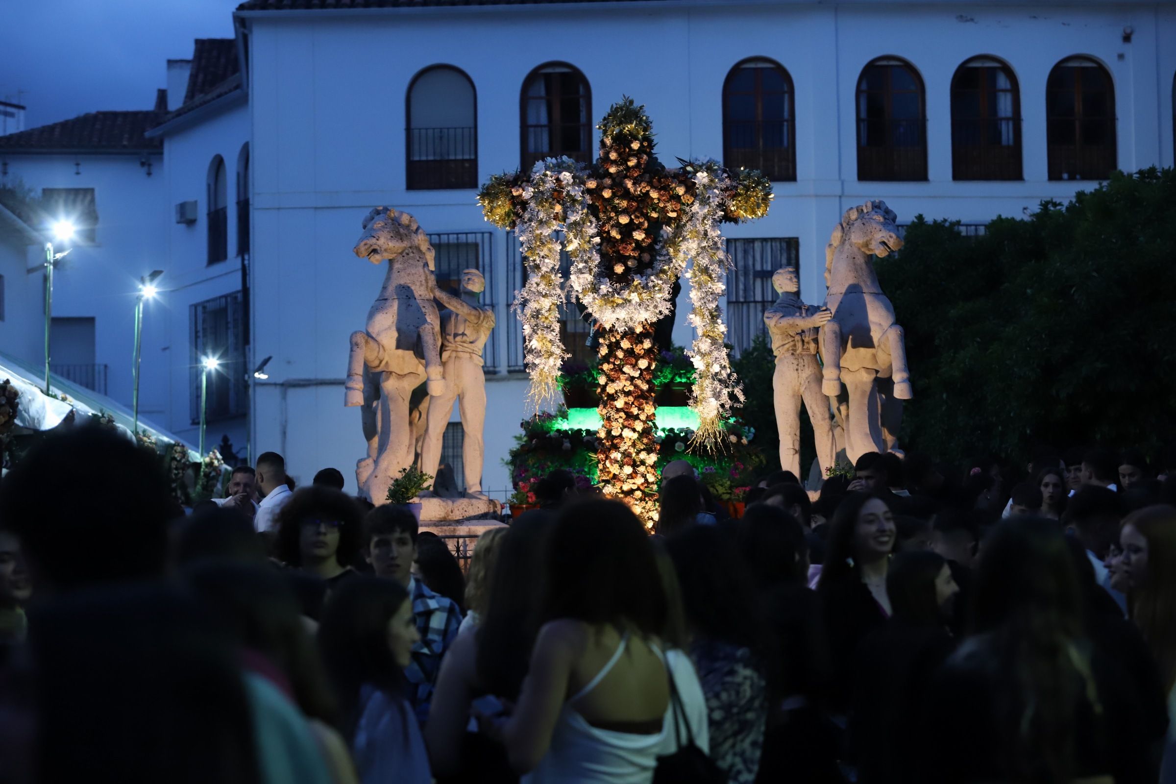 Fotos: El ambiente en las Cruces de Mayo la primera noche de la fiesta