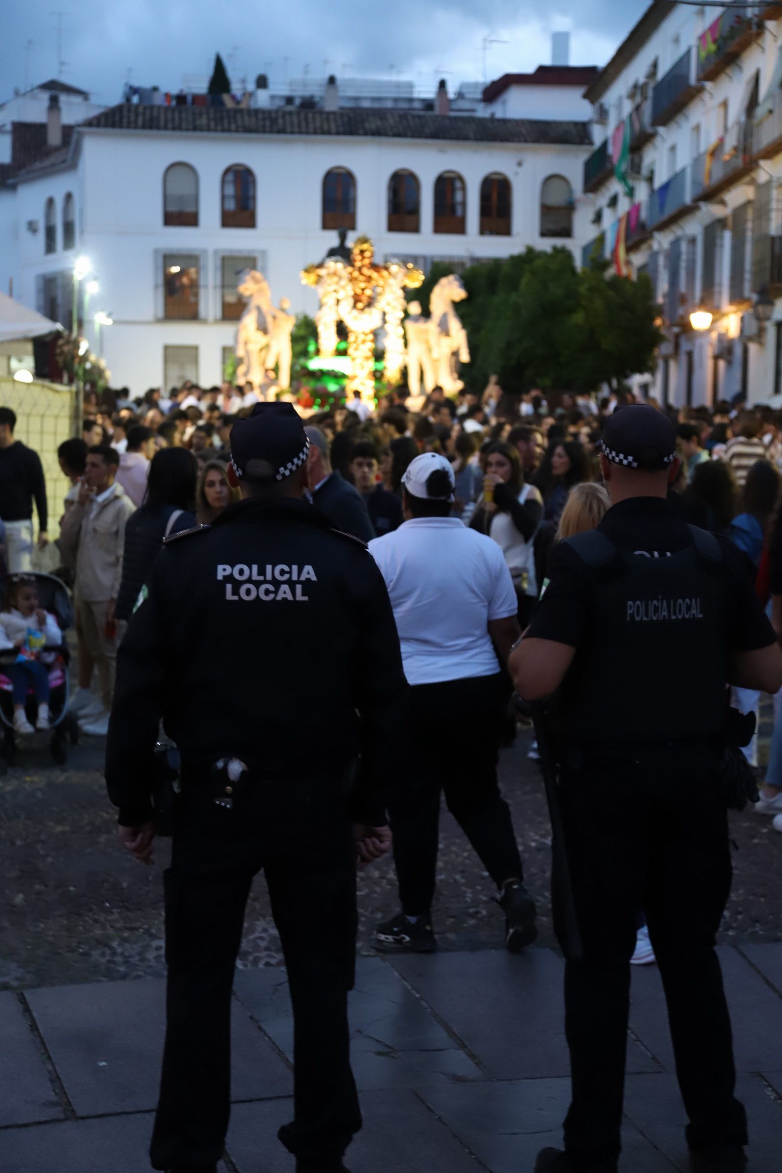 Fotos: El ambiente en las Cruces de Mayo la primera noche de la fiesta