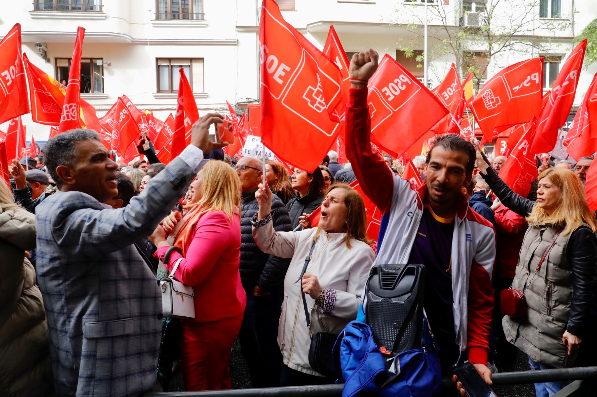 Comité Federal del PSOE y acto de apoyo de simpatizantes de Pedro Sánchez frente a Ferraz, en imágenes