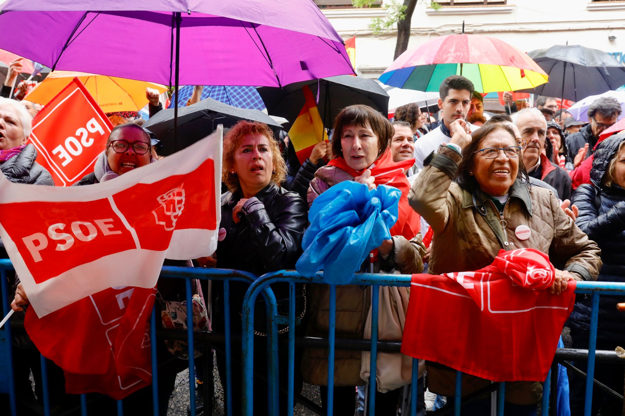 Comité Federal del PSOE y acto de apoyo de simpatizantes de Pedro Sánchez frente a Ferraz, en imágenes