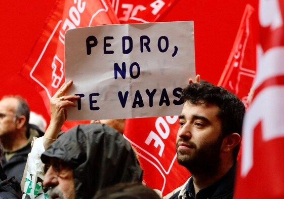 Comité Federal del PSOE y acto de apoyo de simpatizantes de Pedro Sánchez frente a Ferraz, en imágenes
