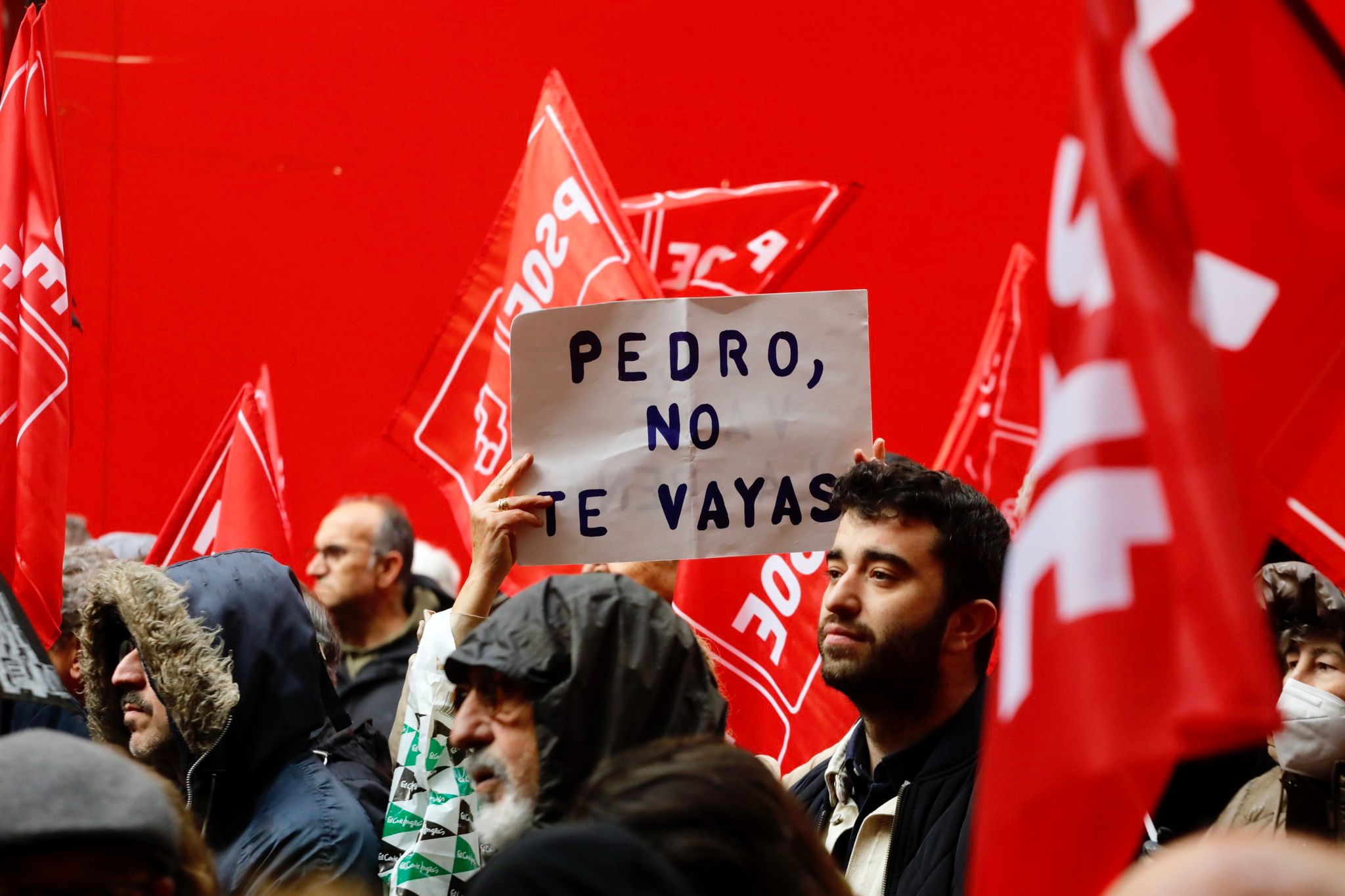 Un cartel que reza 'Pedro, no te vayas'