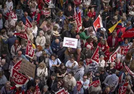 Militantes del PSOE muestran en Valencia su apoyo a Sánchez: «Merece la pena quedarse»