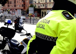 Atropella a un policía de Jerez cuando hacía un 'caballito' con la moto