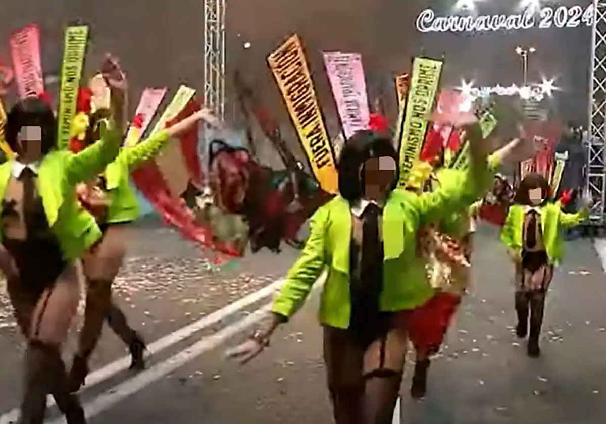Imagen de archivo del polémico disfraz de unas menores en el Carnaval de Torrevieja