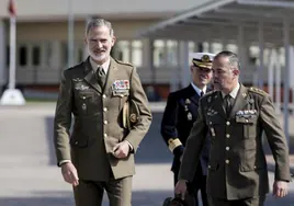 El Rey Felipe VI a su llegada a una visita a las instalaciones del Centro de Excelencia contra Artefactos Explosivos Improvisados' de la OTAN