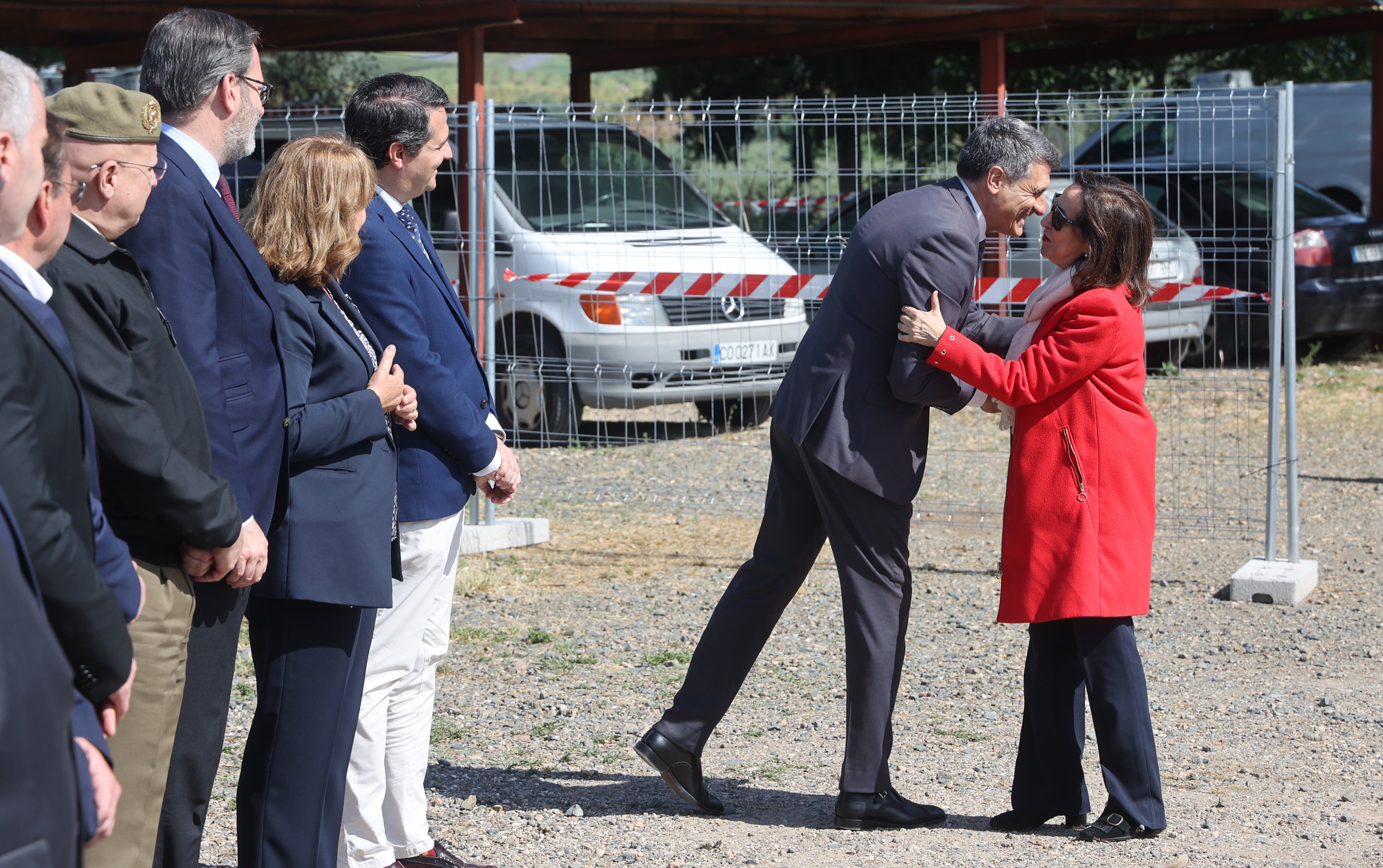 Las imágenes de la visita de la ministra de Defensa a las obras de la Base Logística del Ejército