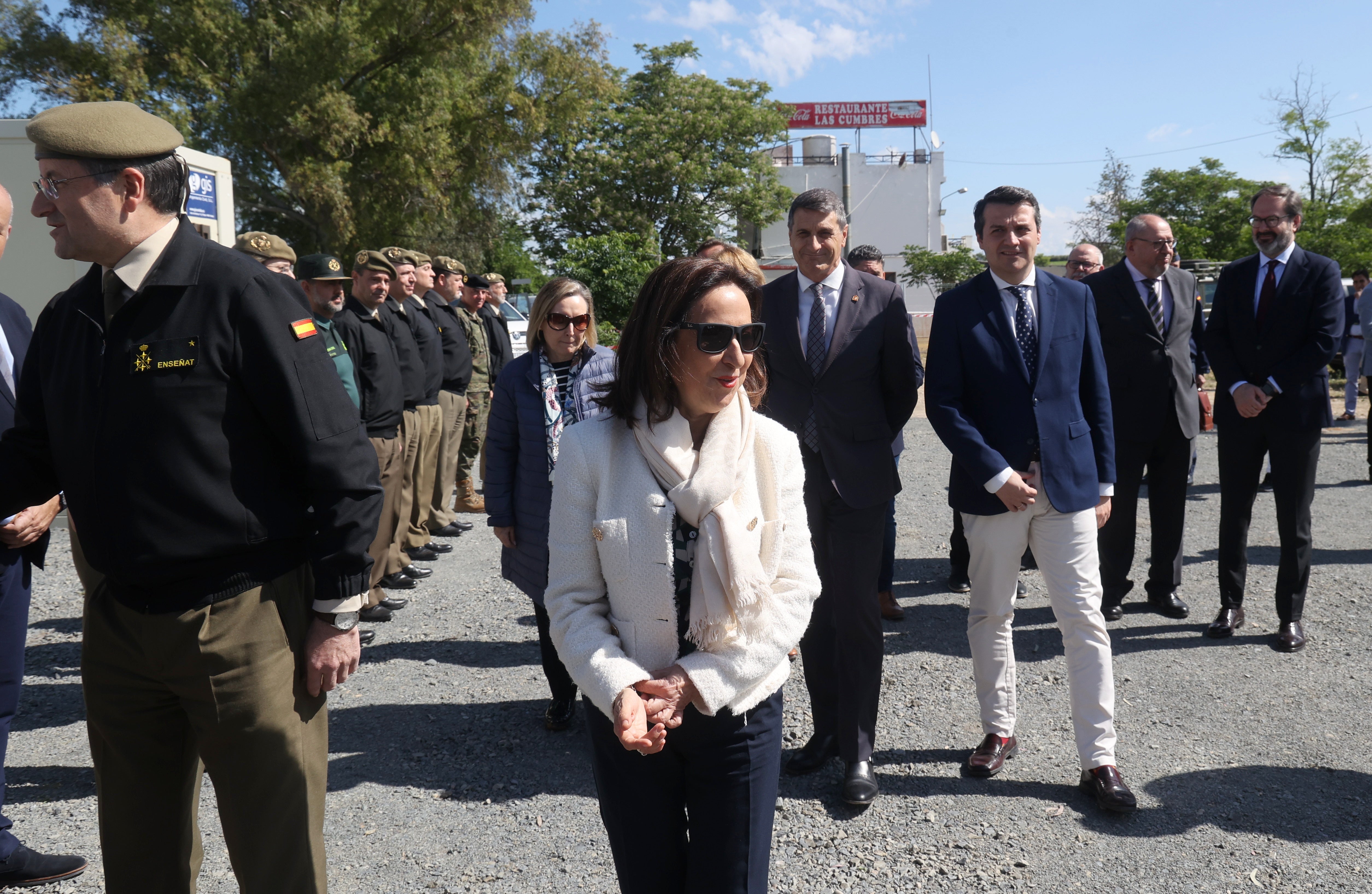 Las imágenes de la visita de la ministra de Defensa a las obras de la Base Logística del Ejército