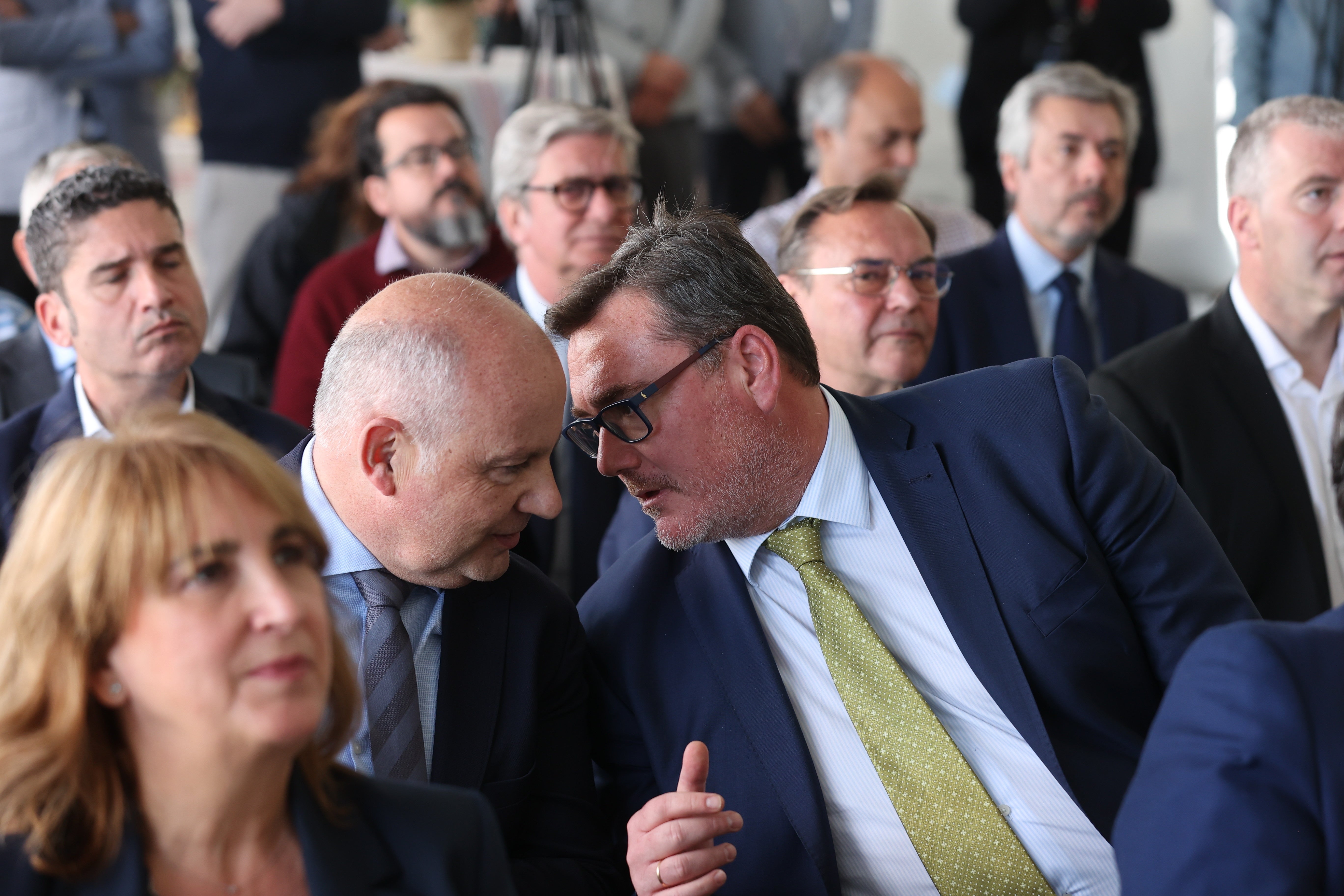 Las imágenes de la visita de la ministra de Defensa a las obras de la Base Logística del Ejército