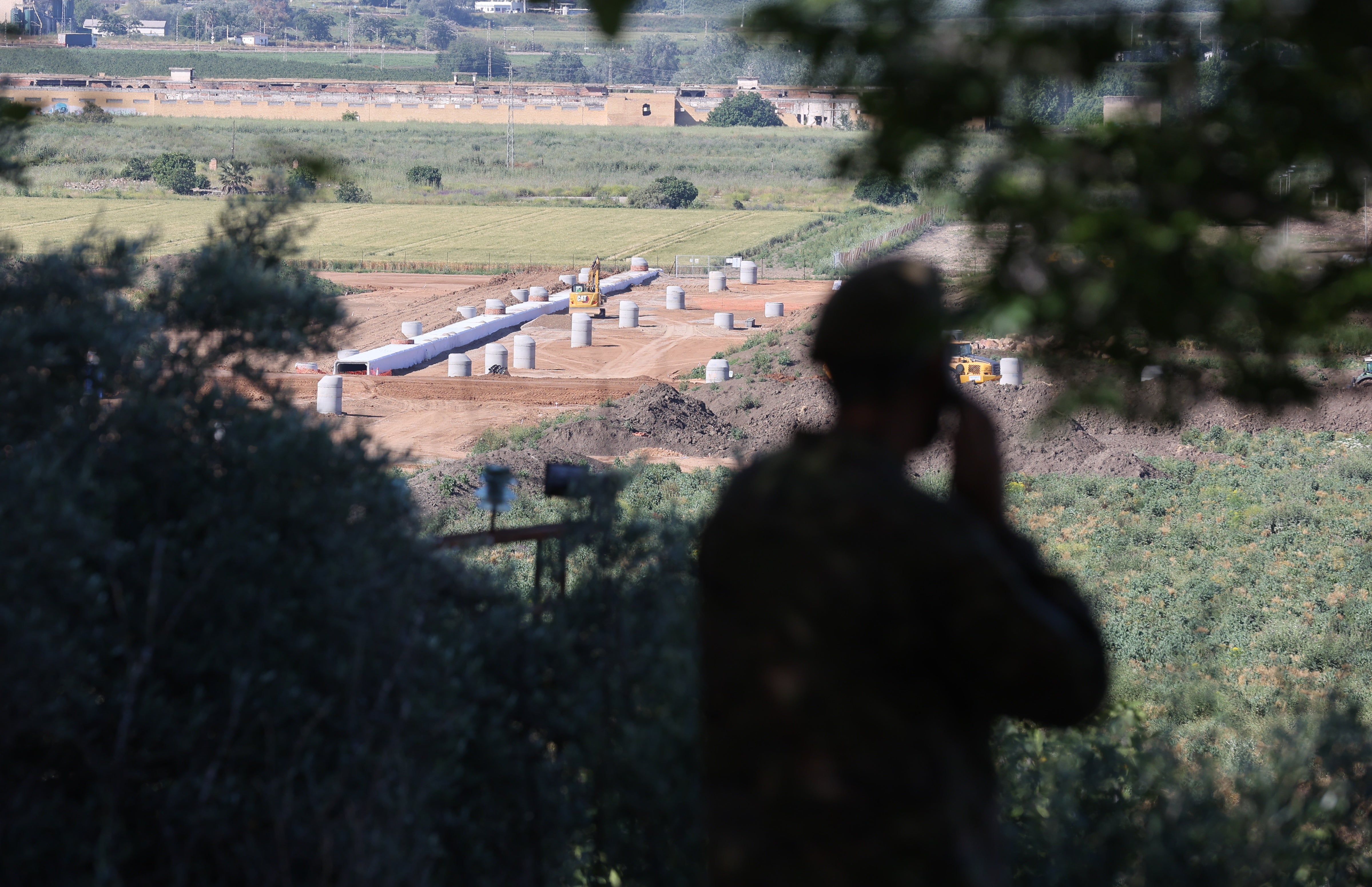 Las imágenes de la visita de la ministra de Defensa a las obras de la Base Logística del Ejército